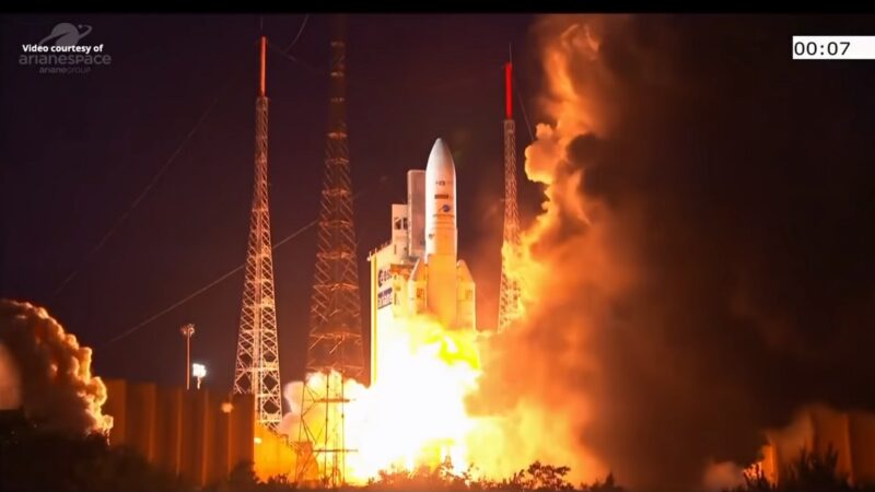 阿利安5型火箭送两枚通讯卫星上轨道