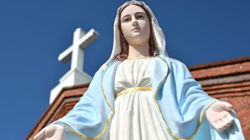 疫情下意大利圣母雕像流血泪 引民众围观