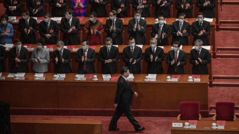 中共權貴富商大逃亡：沒人想跟習近平一起瘋
