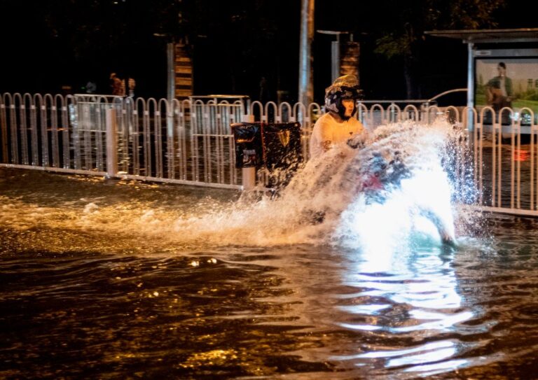 暴雨襲擊北京 當局三預警齊發