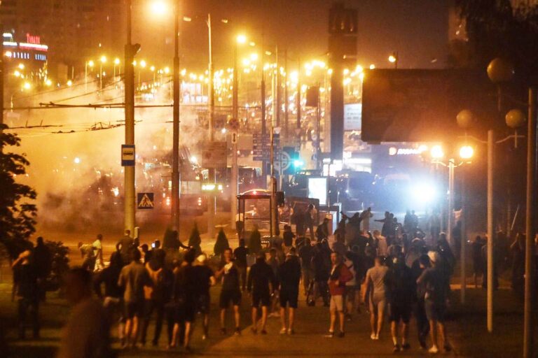 白俄羅斯爭議性大選引動亂 警動用槍枝並拘留6000多人