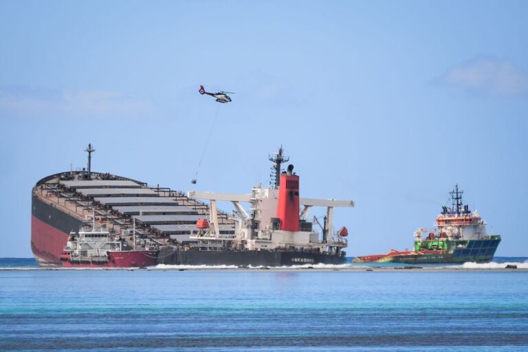 疑為連接Wi-Fi 日貨輪駛近陸地觸礁漏油釀生態浩劫