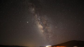 【重播】英仙座流星雨高密度光临地球