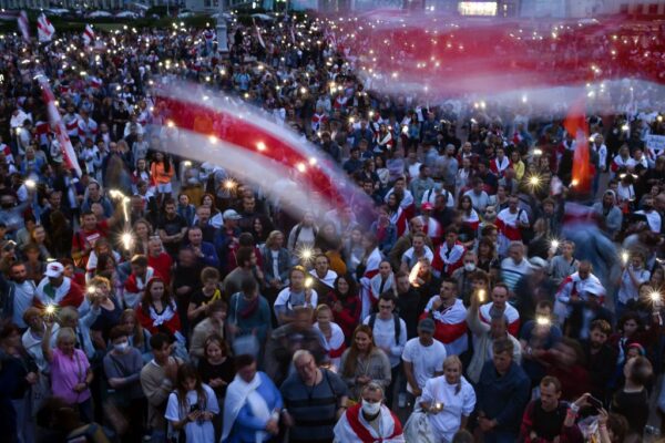 白俄罗斯总统下令采严厉措施 大规模示威再现