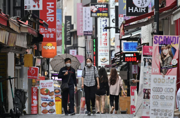 韩染疫持续增加 首尔禁店内用餐 公共场所须戴口罩