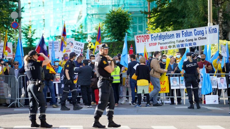 王毅訪歐遭連環抗議 民眾高喊「打倒共產黨」