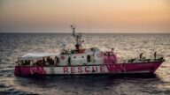 移民救援船超載擱淺 連發推文求救 意大利馳援