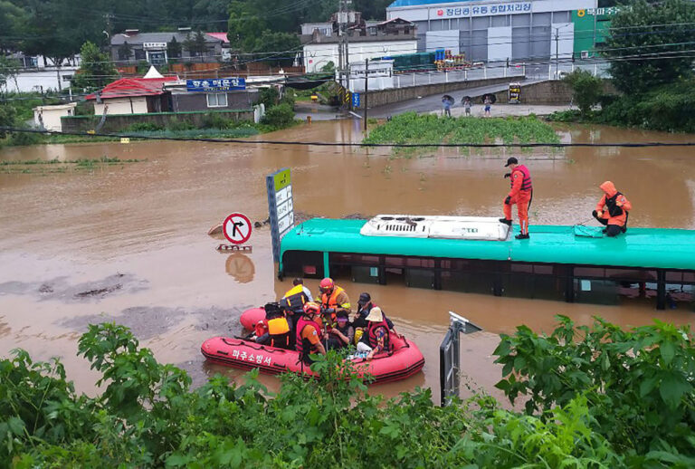 韓國暴雨成災至少21死11失蹤 土石流警報升至最高等級