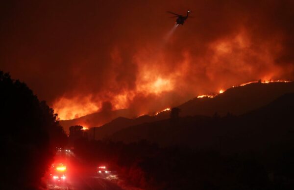 洛杉矶国家森林公园野火 快速延烧强撤500户民宅