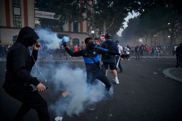 欧冠决赛封闭香榭大道 巴黎饮恨爆警民冲突