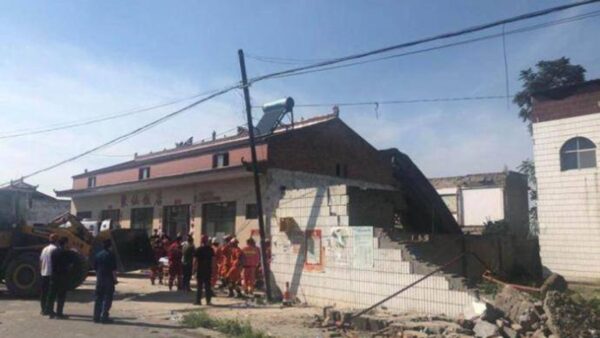 山西襄汾一酒店办寿宴突坍塌 至少29死28人伤