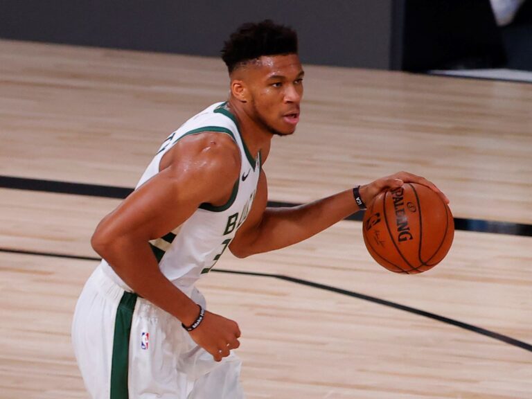 NBA雄鹿前鋒「字母哥」蟬聯常規賽MVP