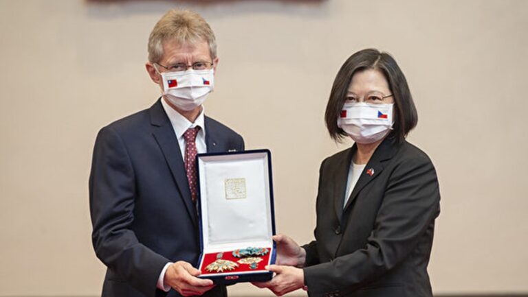 蔡英文接見維特齊 追贈已故捷克前議長勛章
