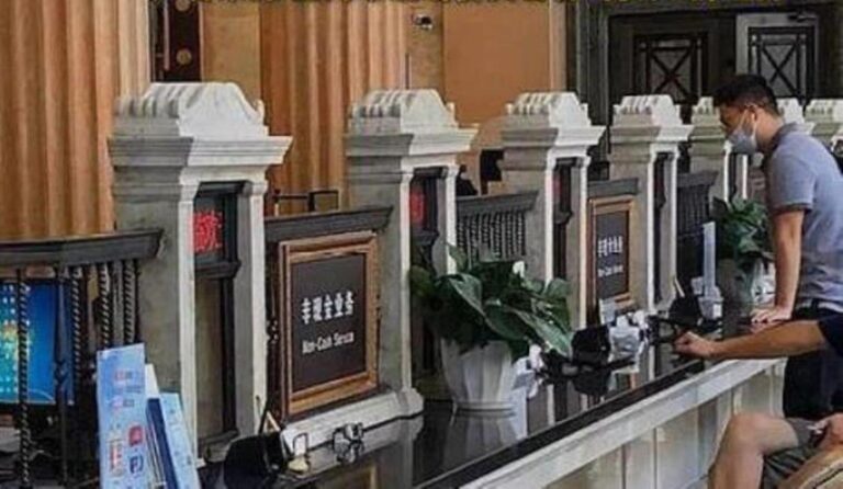 不只「殯葬一條街」 上海又現「墓碑式」銀行窗口
