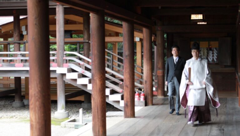 時隔近7年 安倍卸任首相再度參拜靖國神社