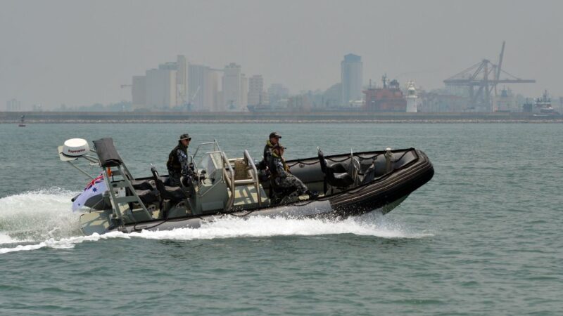 密谋购军用充气船至中国 美华裔海军上尉之妻认罪