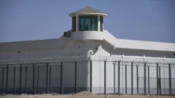 外媒：新疆法轮功学员被关押在集中营
