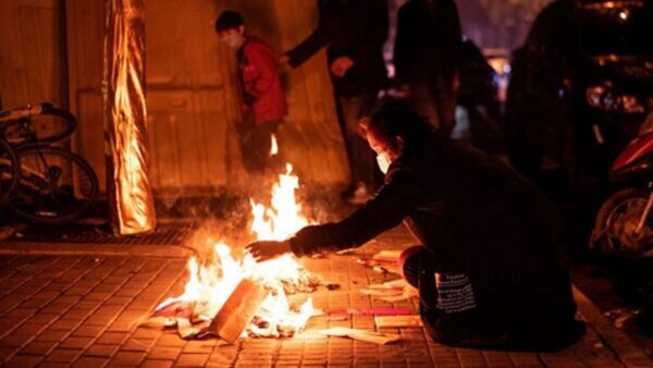 武汉 鬼节 处处烧纸钱市民 长这么大从未见过 中共病毒 冰冷的死亡数字 武汉肺炎 新唐人中文电视台在线