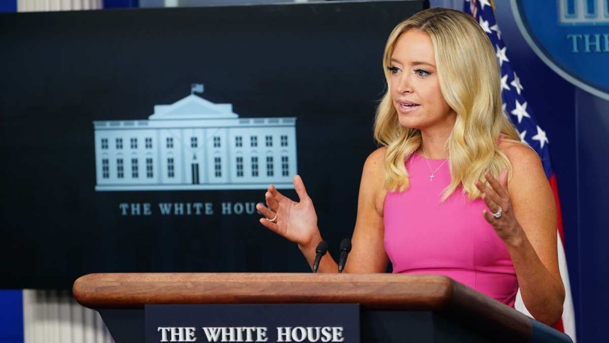 週三(9日)中午12:00,美國政府白宮發言人凱里·麥肯納尼(Kayleigh McEnany)召開新聞發布會。(MANDEL NGAN/AFP via Getty Images)