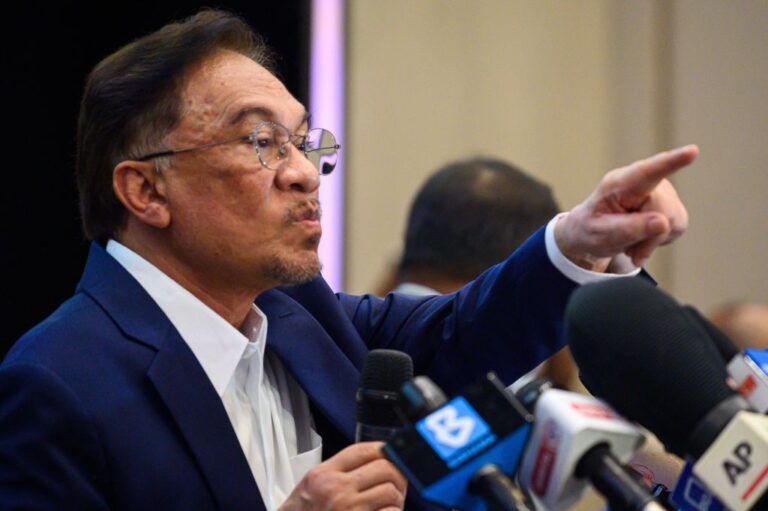 大馬政局波濤詭異 傳安華獲國會多數議席或執政