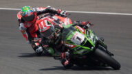 世界超级摩托车赛三车互逐 雷亚反超领先