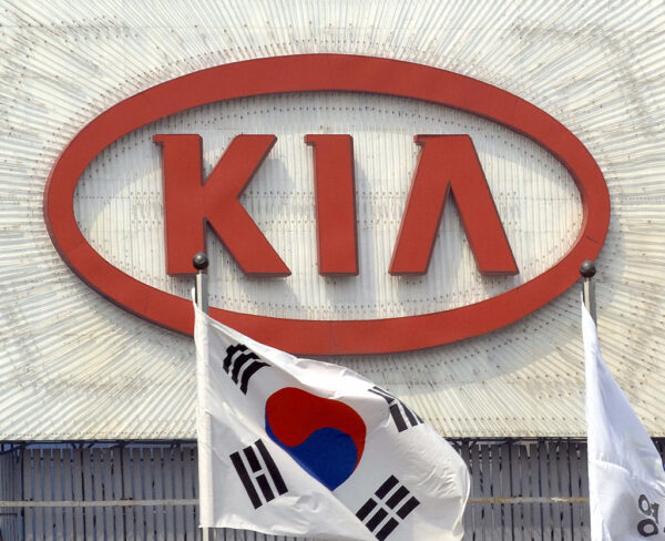 至少11名员工家属确诊 韩国起亚汽车紧急停工
