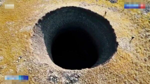 UFO来过？北极圈突现50米神秘大洞(视频）