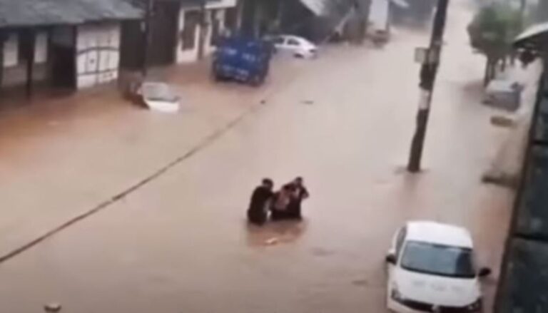 長江再發洪水 重慶水位暴漲5米 四川災情驚心(多視頻)