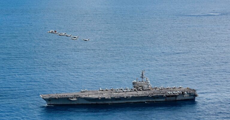 里根航艦巡弋菲律賓海 飛彈巡洋艦、戰機火力展演