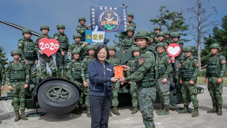 台海兵凶戰危？習近平下令備戰 蔡英文前線送飯