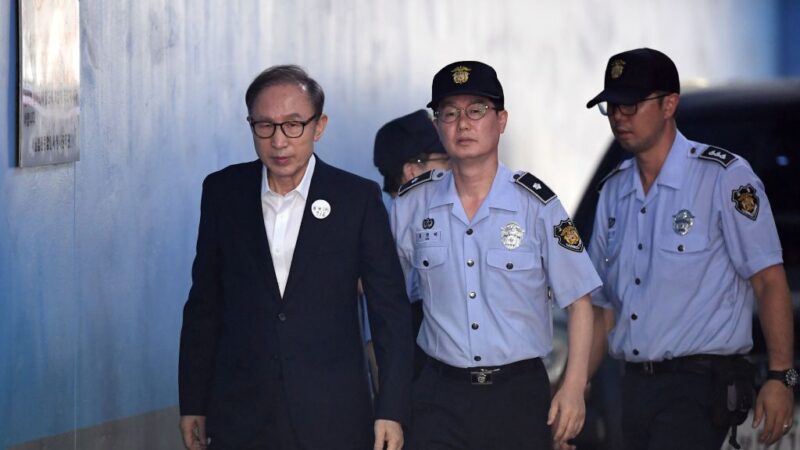 韩前总统李明博涉贪 判17年罚金130亿韩元
