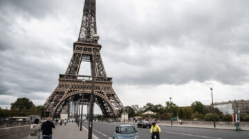 法国新增逾万病例 巴黎将进入疫情最高警戒
