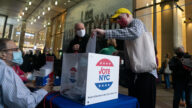 美國大選倒數8天 紐約市近20萬人提前投票