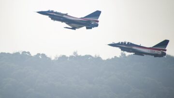 中共擾台基地出事 一架戰機被鳥「擊落」