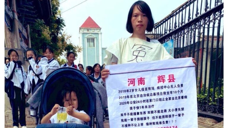 潑墨政府門牌無果換潑漆 疫苗寶寶家長何方美失聯