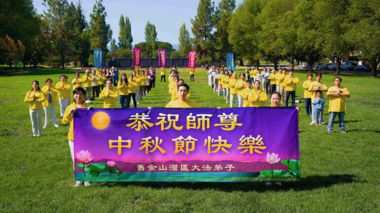 全球法輪功學員恭祝李洪志師父中秋節快樂