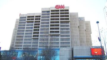 伍新：CNN女主播妖魔化川普的背后原因