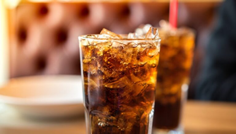 德國研究：碳酸飲料或影響心理健康 越喝越抑鬱