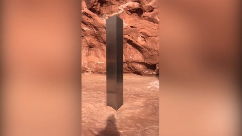 外星人的杰作？ 犹他州山谷现神秘巨型金属柱