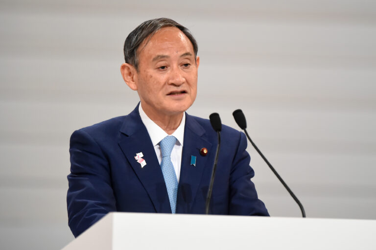 令和大叔深藏不露 日相菅義偉獲授黑帶九段