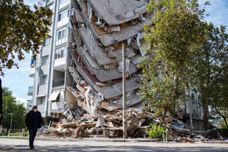 愛琴海地震53死逾900傷 7旬老翁受困34小時獲救