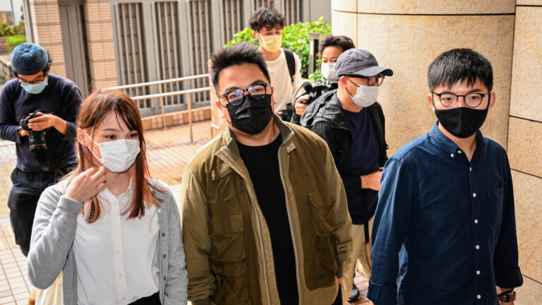 黃之鋒周庭林朗彥出庭：不放棄抗爭
