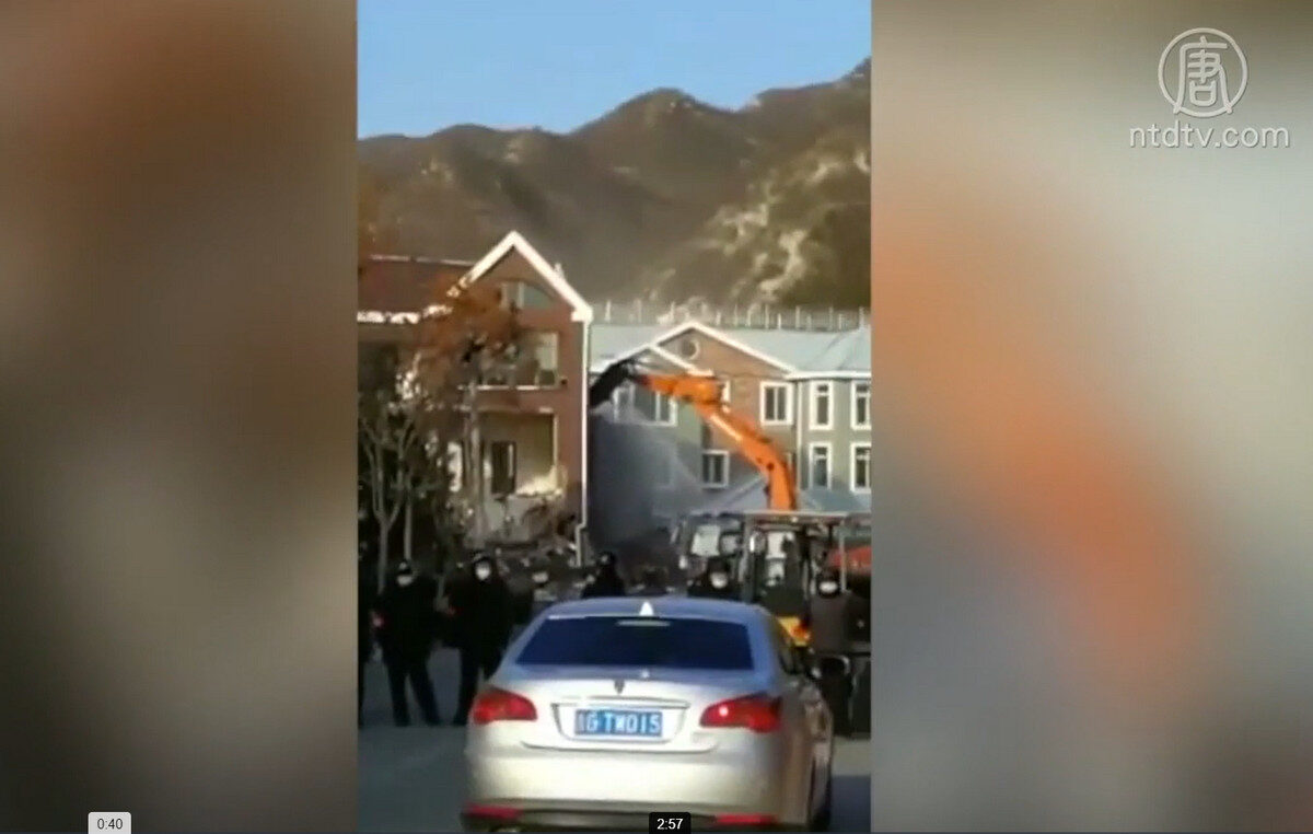 【禁闻】北京强拆香堂村 老人站在高墙上喊冤