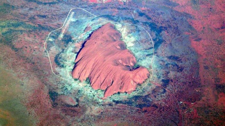 史前巖畫驚現「飛機」和「巨型帆船」！科學家：地球文明不斷「輪迴」