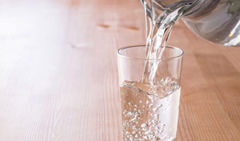 喝水一定要8大杯？這類人喝水容易濕氣重