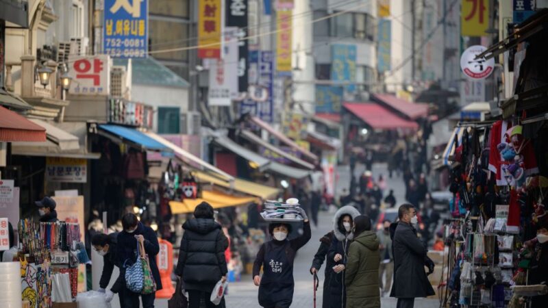 疫情扩散恐增速 韩国单日确诊950例 日本5地病床吃紧