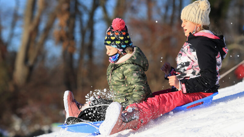 紐約今年首場11吋大雪 中央公園變身雪上王國