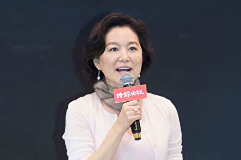 林青霞賀年圖片藏玄機？網絡瘋傳其豪門婚變