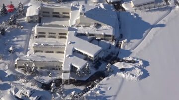 日本秋田積雪達往年4倍 3人疑除雪喪命