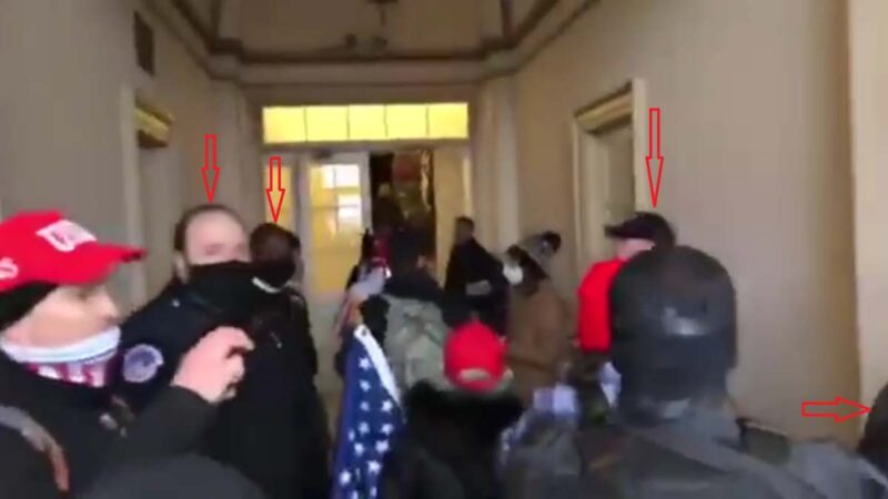 又一视频：国会警察招手引导示威者冲入大楼